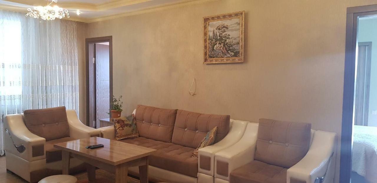 Tamar'S Apartment On Inasaridze 7A Batumi Exterior photo